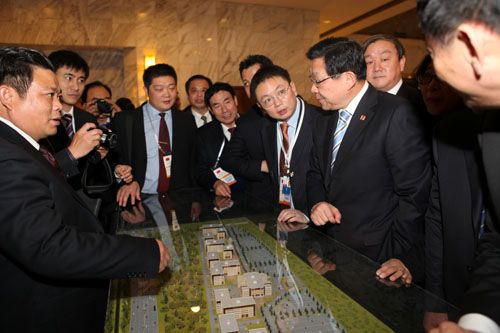 商務(wù)部部長陳德銘視察格林伍德展臺